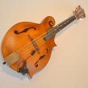 F-Style Bluegrass Mandolin: geschnitzte Decke aus Alpenfichte, Hals und Korpus: geflammter Ahorn,Holzr&auml;nder aus Mahagoni